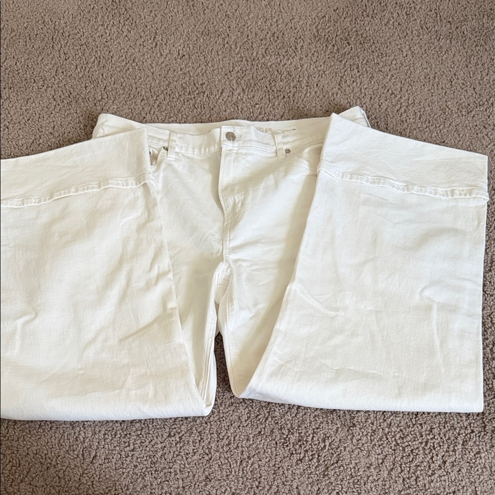 American Eagle Outfitters Women's Off-White Straight Leg Jeans